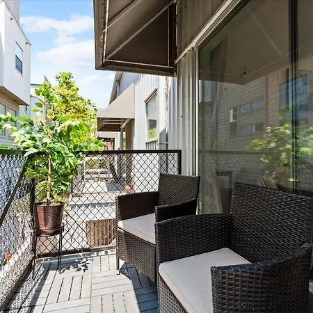 Luxe 3 Story Townhome With Downtown View Near Nrg Stadium Centrally Located Walkable To Popular Restaurants Houston Exterior photo