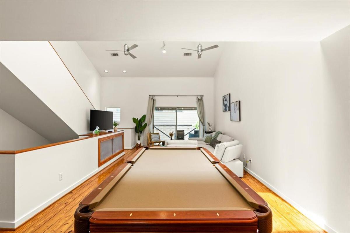 Hébergement de vacances Luxe 3 Story Townhome With Downtown View Near Nrg Stadium Centrally Located Walkable To Popular Restaurants *
